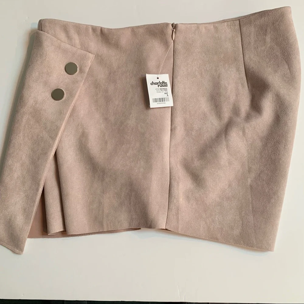 Charlotte Russe stretchy faux suede beige blush skort Size Large